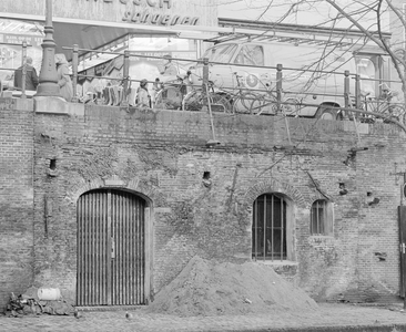 881831 Gezicht op de werfkelder behorende bij het pand Oudegracht 143 te Utrecht.